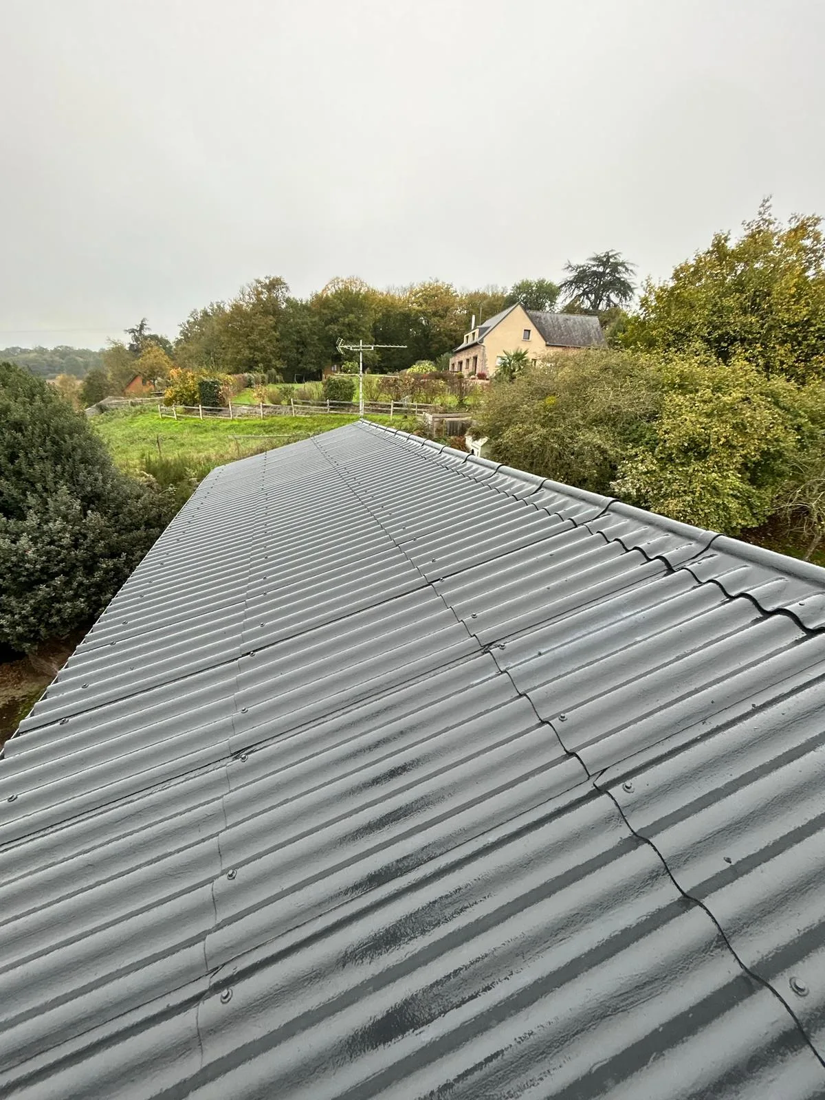 Rénovation toiture fibrociment agricole en Bretagne